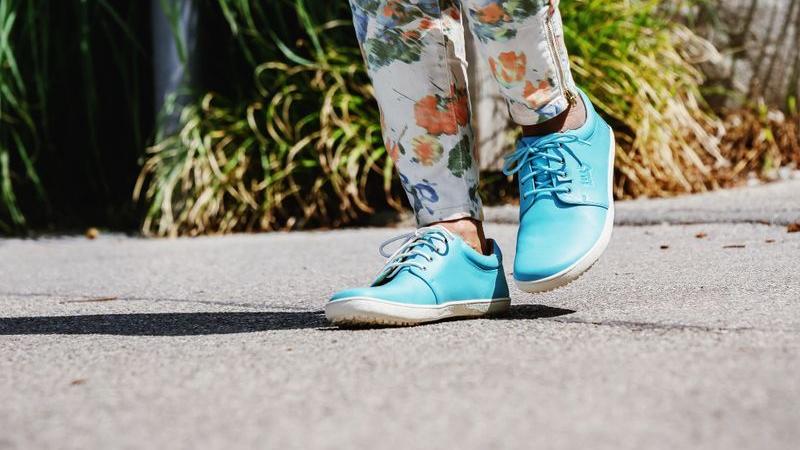 SoleRunner-metis-skyblue-Damen-minimal-schuh-lifestyle