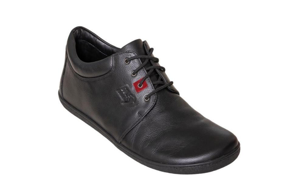 Barfussschuh_narvi_black_leder_schräg-rechts