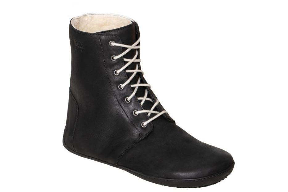 hati-black-black-white-winter-angle-re