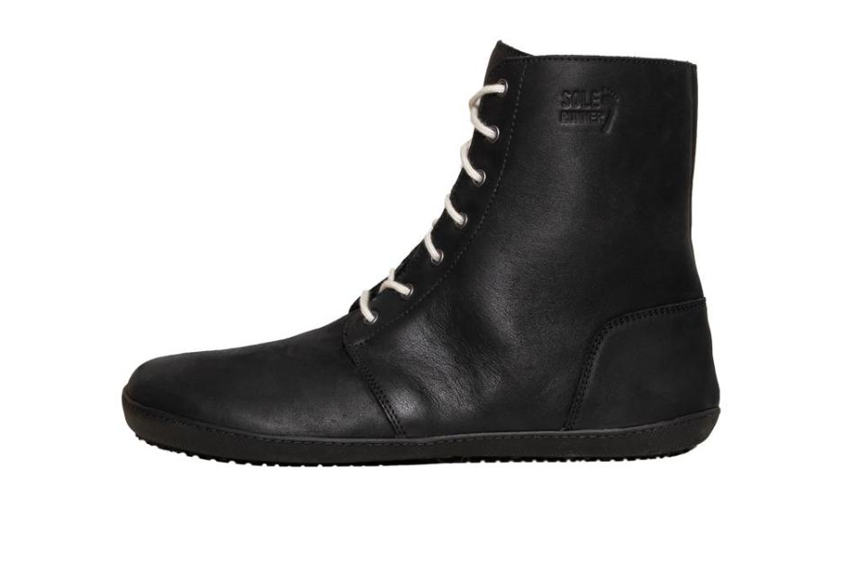hati-winter-black-white-side-li-1