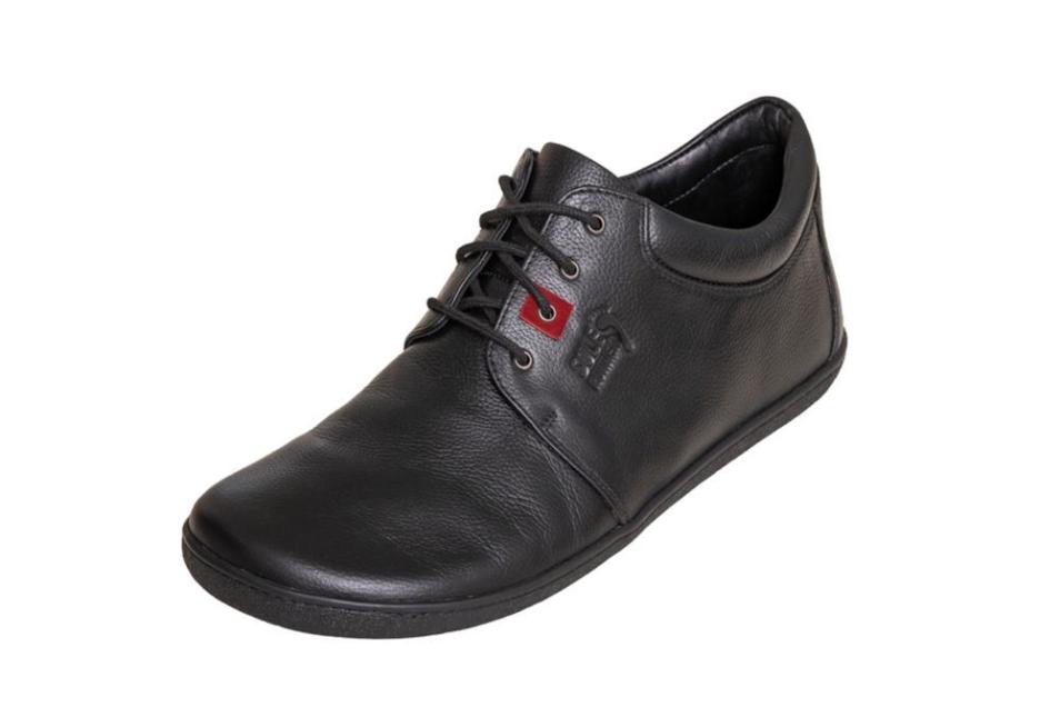 Minimal-Schuh_narvi_black_leder_schräg-links